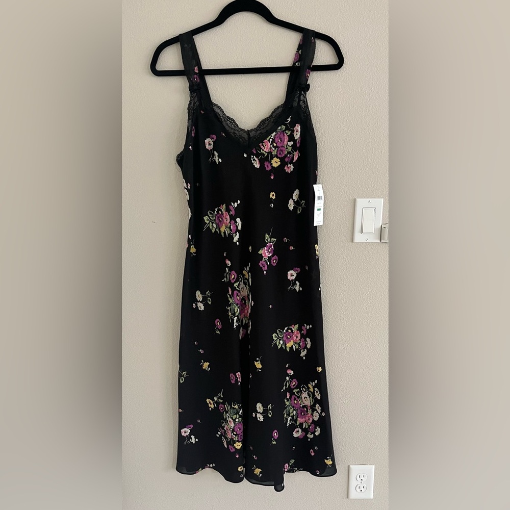 NWT Oscar de la Renta Black Floral Nightgown in Large